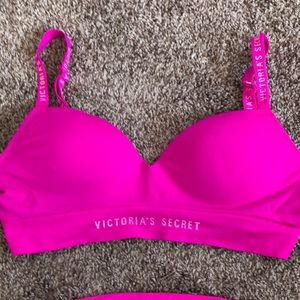 Victoria’s Secret wireless push up bra